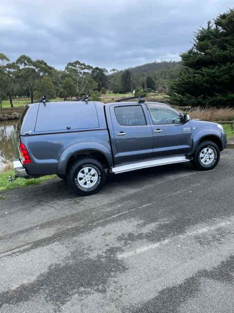 2009 TOYOTA HILUX SR5 4x4 5 SP MANUAL DUAL CAB P UP Cars Vans