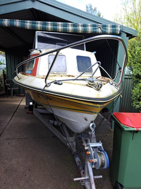 Boat Half Cabin Needs Abit Of TLC Motorboats Powerboats Gumtree