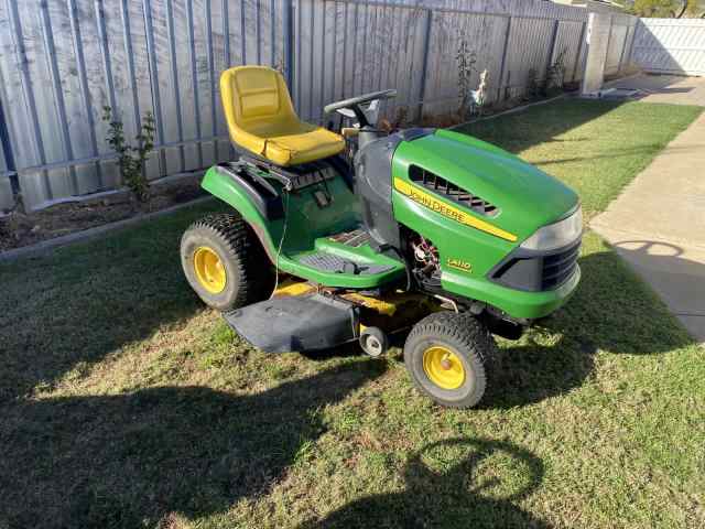 JOHN DEERE RIDE ON MOWER Lawn Mowers In Finley NSW Gumtree Australia