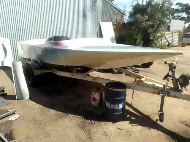 18ft Ski Boat Fibreglass Hull Unfinished Project Motorboats