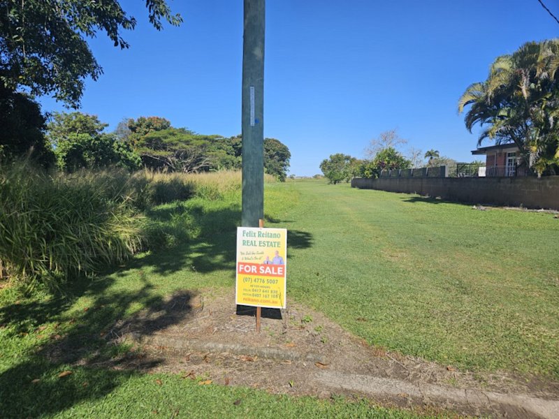 1.78 HECTARE (OVER 4 ACRE) BLOCK OF LAND ON TOWN OUTSKIRTS!62882799442433114