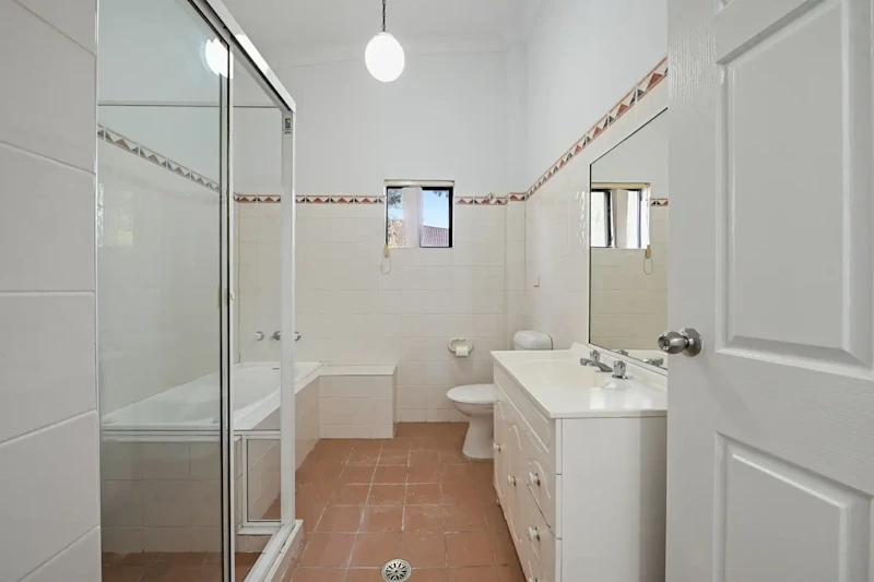 Spacious Townhouse In A Quiet Block Of Three63438962779265113