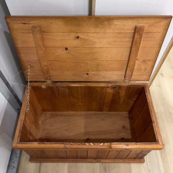 Wooden storage chest62863413207939112