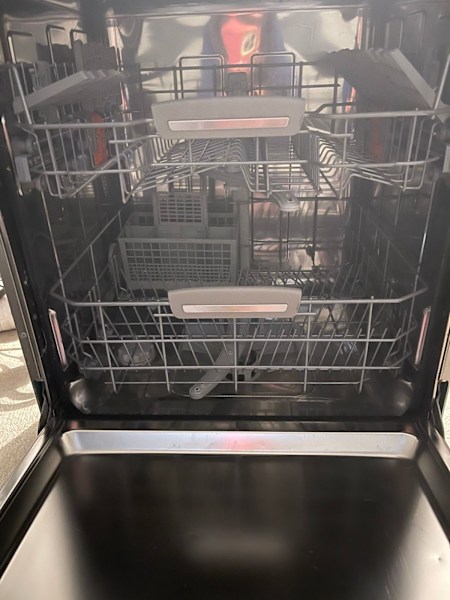 Under Bench Ariston Dishwasher. Good Condition. 63014709595394111