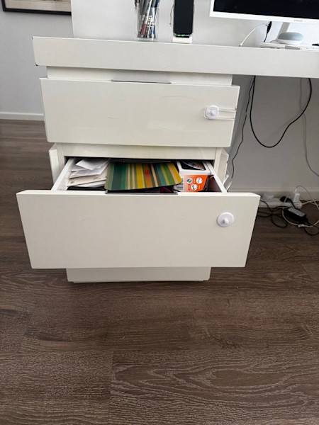 Excellent Condition Solid White Desk62864724279427112