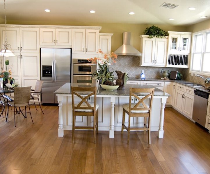 Monthly/ Spring / End of Lease Cleaning Available Call Now!62863416793473112