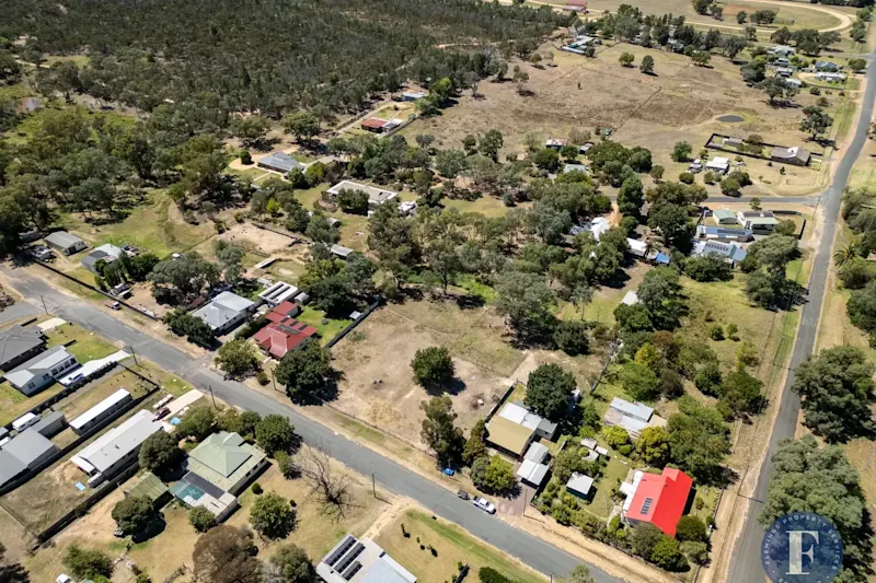 Spacious Residential Block in Grenfell63007280663554113