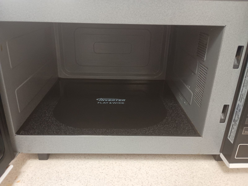 Panasonic flat bed inverter microwave oven 27 litre capacity.63013347726978113