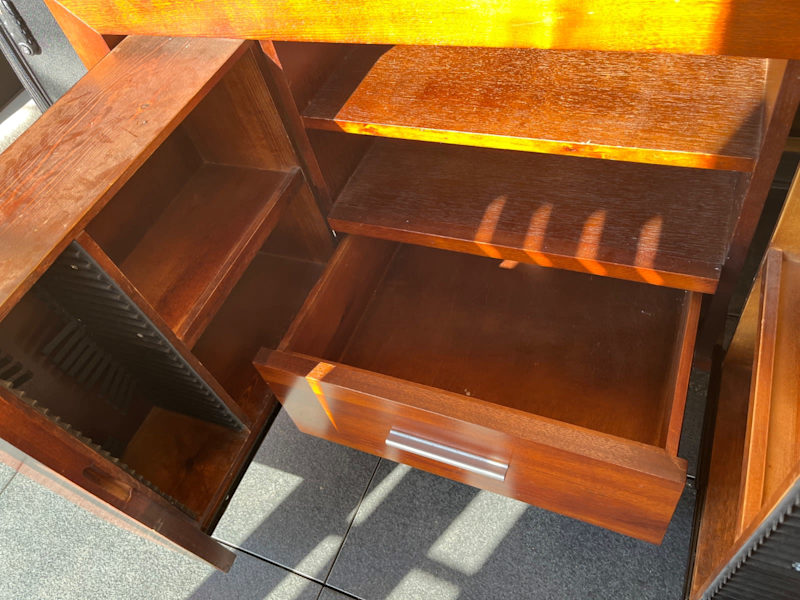 TV / Entertainment Unit62863840596610114
