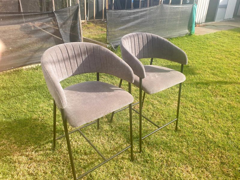 Bar stools in excellent condition, as new62863372639107111