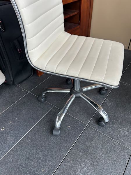 White Leather Office Chair - Low Back62863840669443112