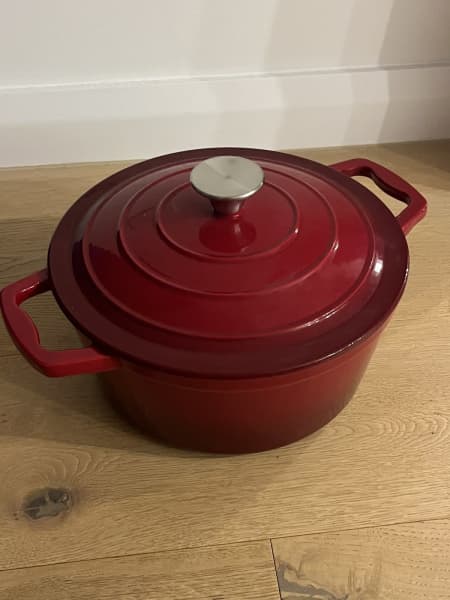 Smith & Nobel Traditions 5L Cast Iron Casserole Pot Red