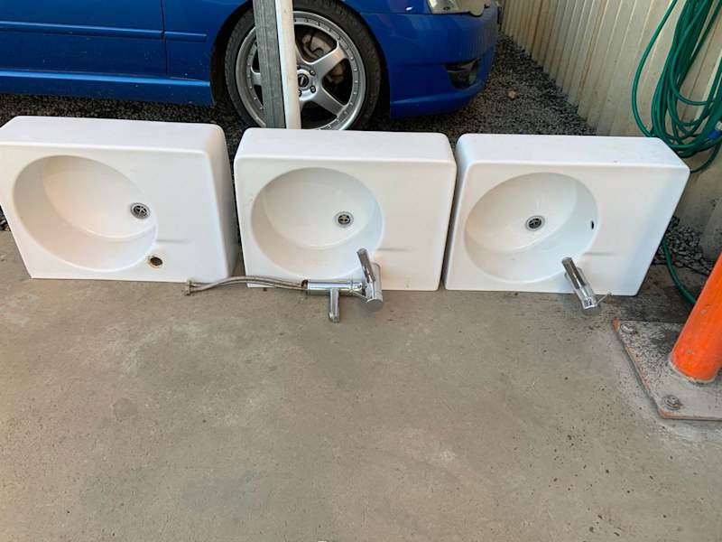 3 available PORCELAIN HAND BASIN WITH TAP63013787825409112