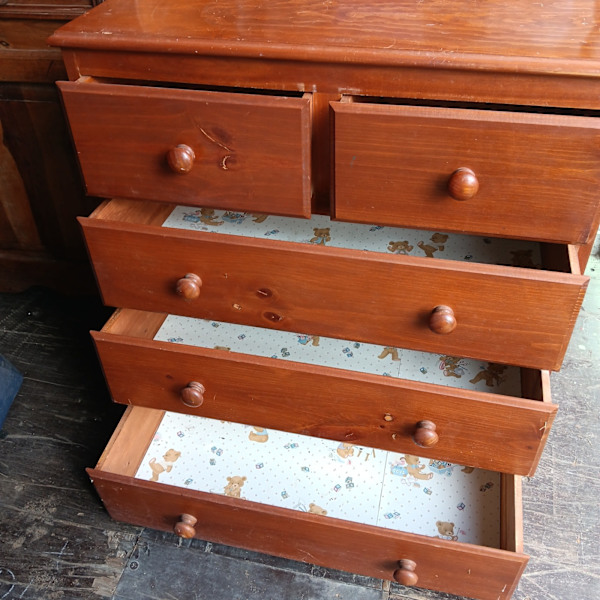 Timber chest of drawers62863407348610113