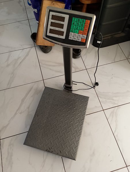 PRICE DROPPED!!! Heavy duty weigh scales63017765233409111