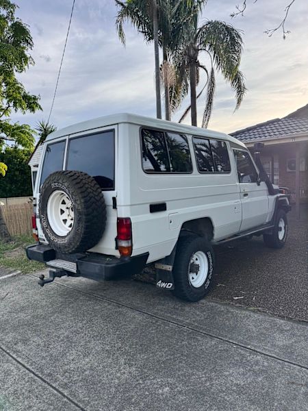 1990 Toyota Troopcarrier (Engineered)63437623817985114