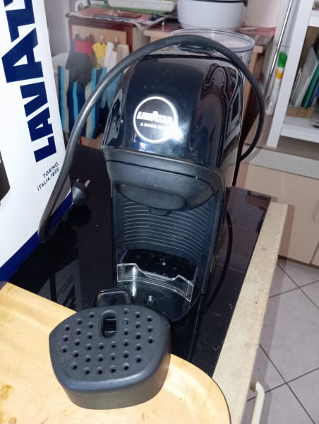 Lavazza Coffee pod machine 63013785753987111