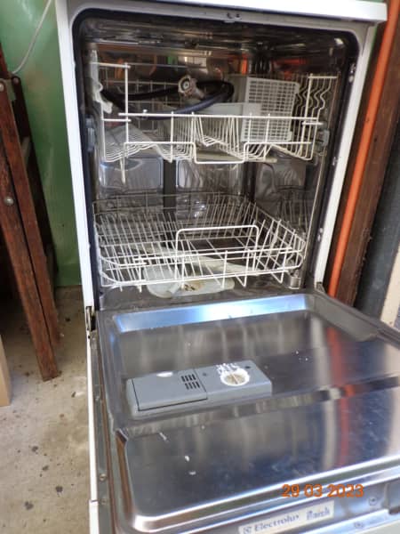 dishlex  dishwasher full working order NO OFFER, p/u Glen Waverley63016488565762111