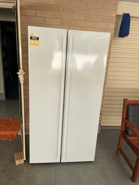 Westinghouse fridge 63612125871746110