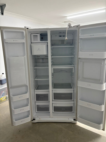 LG fridge/freezer up for grabs 63017764224513115