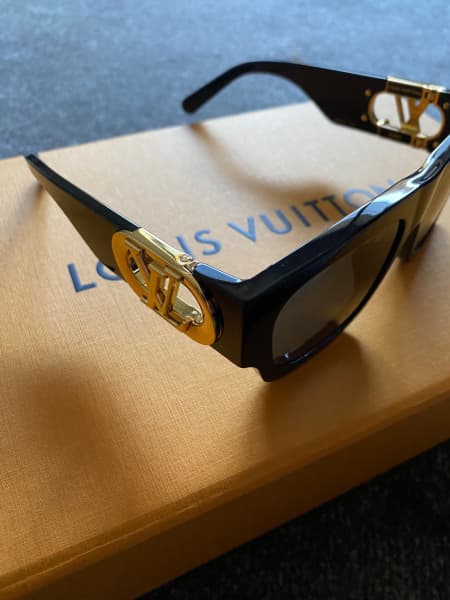 Louis Vuitton LINK SQUARE SUNGLASSES Z1478E 