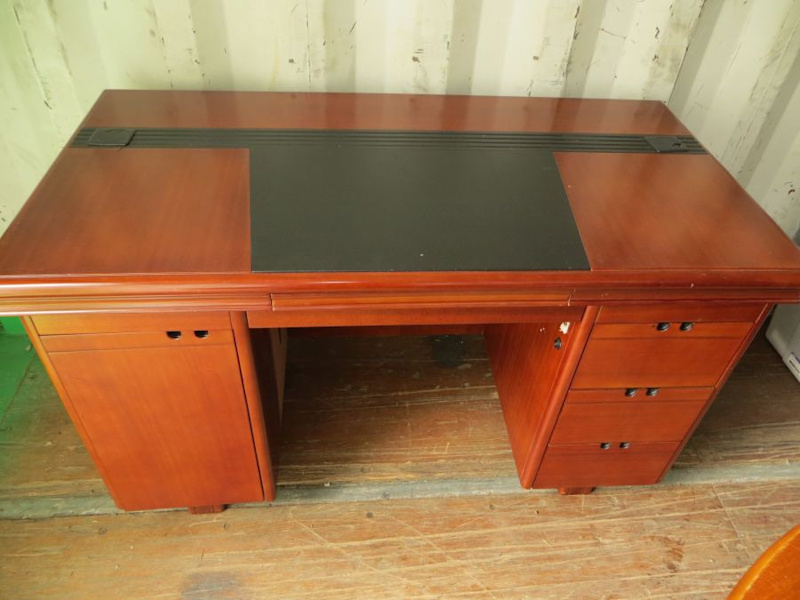 Executive desk with keyboard cupboard + drawers $200 or reasonable off62863408775811114