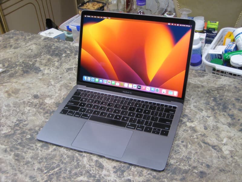 2019 Apple Macbook Air Retina 13 i5 1.6GHz, 16 GB RAM, 512GB