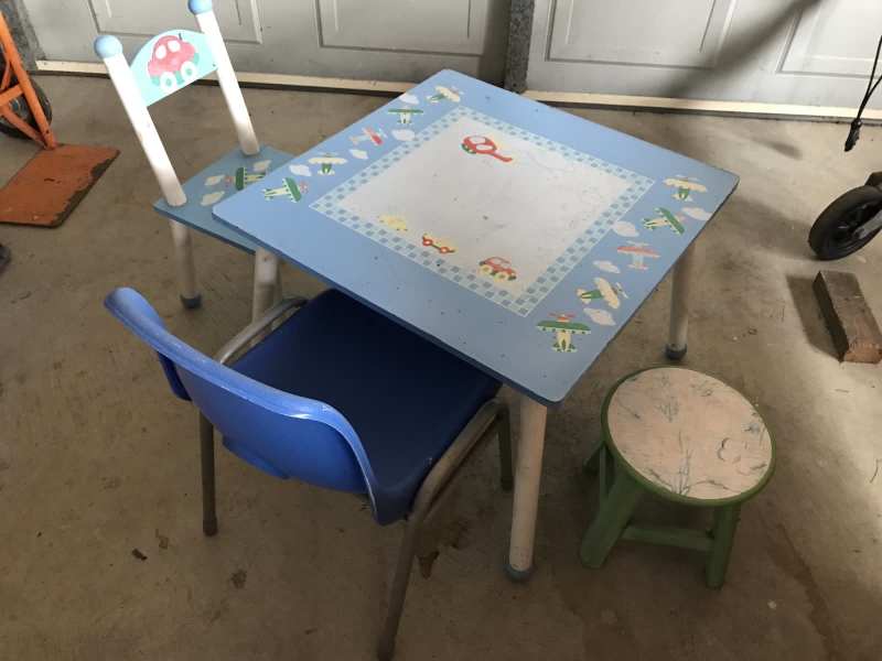 childrens table and chairs gumtree