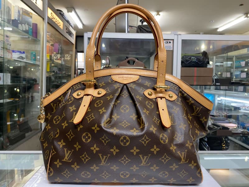 What's In My Louis Vuitton Tivoli GM + Review 