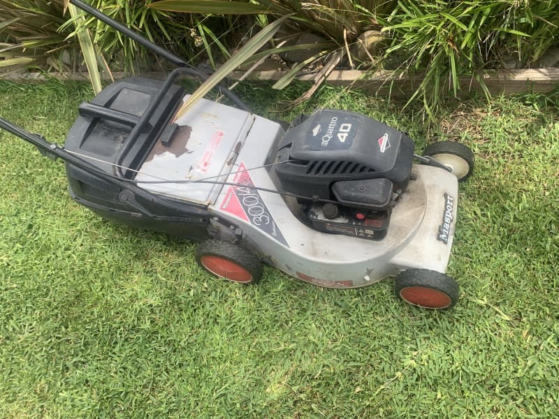 Quattro 40 lawn online mower