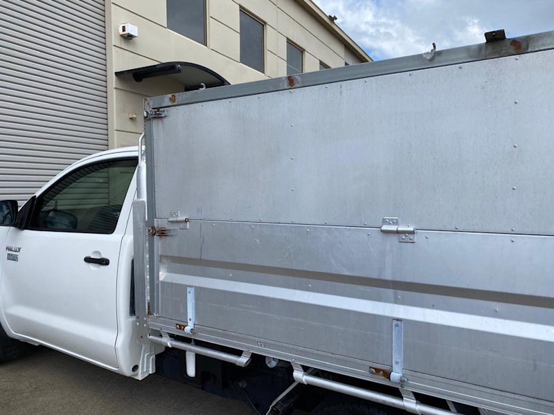 2015 Tipper Ute TOYOTA HILUX WORKMATE 4 SP AUTOMATIC Low Km62882726927617113