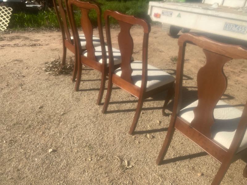 Extension table and 8 chairs62863408603267114