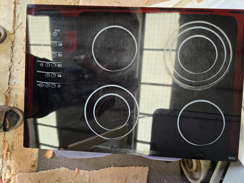 GLASS COOKTOP: KLEENMAID63442969733251110