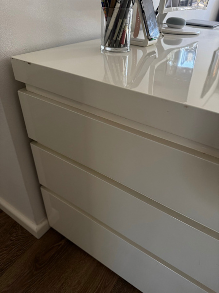 Excellent Condition Solid White Desk62864724279427113