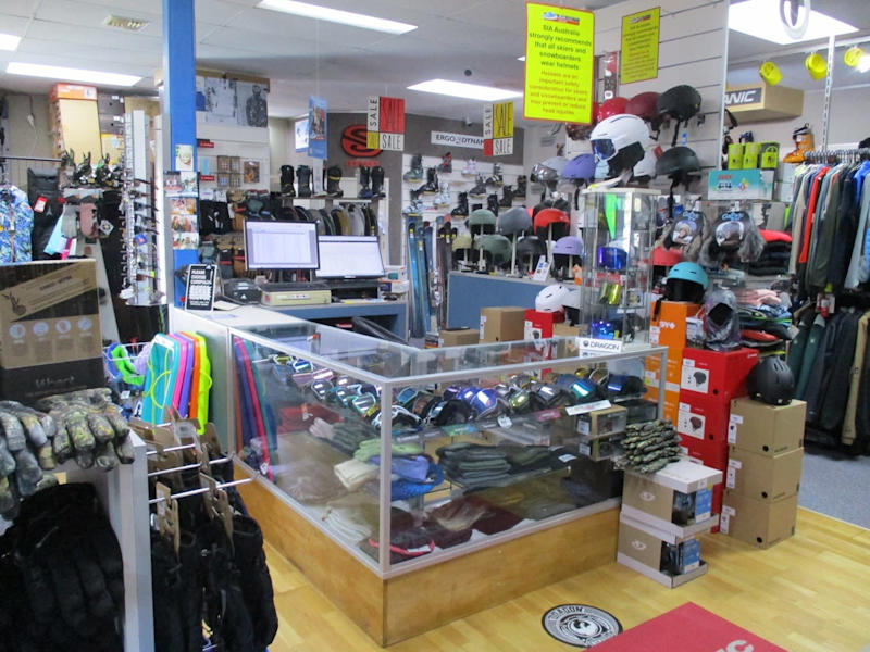 Ski & Snowboard retail and rental shop63438933742593112