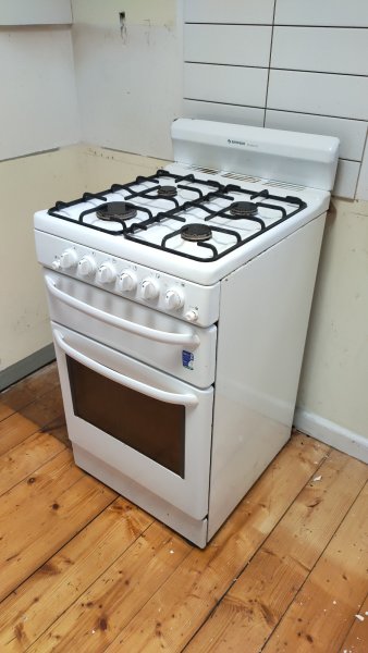Gas stove and cooktop 63442298678402110