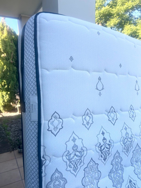 Queen Size Mattress by Sealy Posturepedic  ‘Grande Luxe’62863384658435112