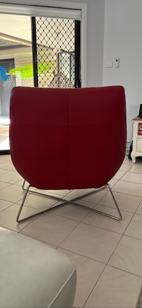 Single red  chair, good condition.62863409357570112