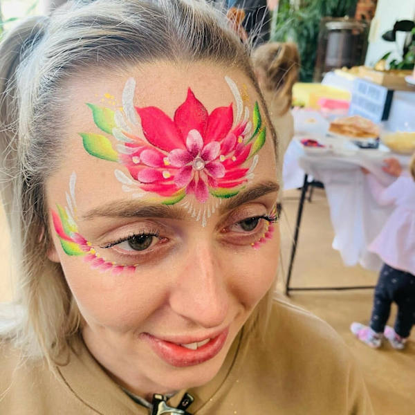 Face painter65073645705091112