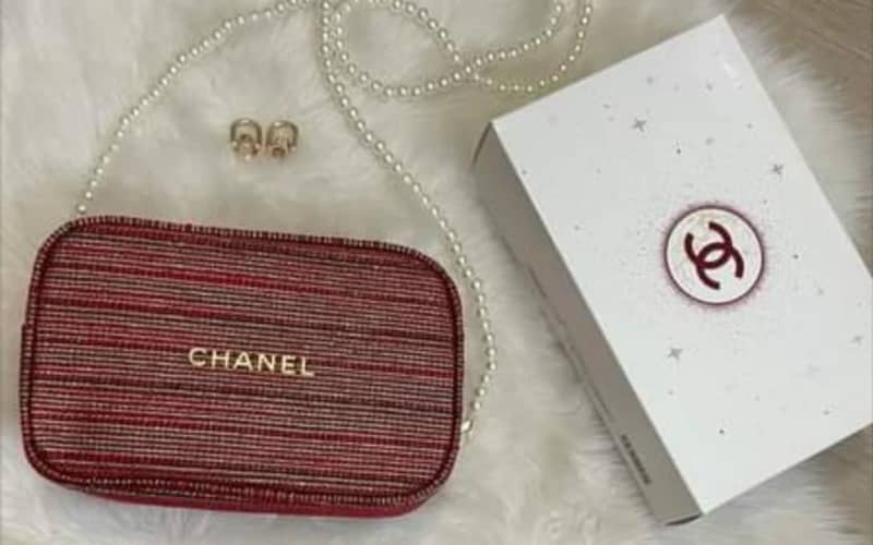 CHANEL Makeup Vintage New Cosmetic Bag Red Faux Patent Leather in Box VIP  5034x3034  eBay