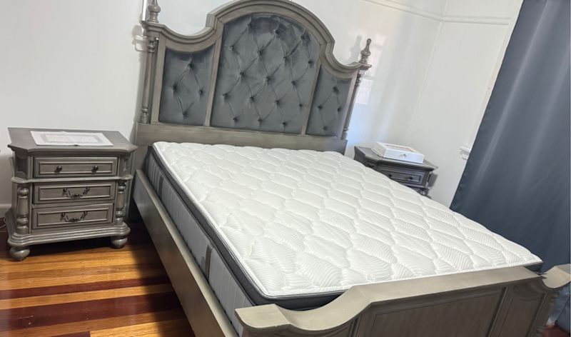King size bed 62863380487683112
