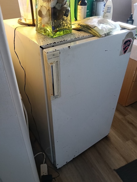Kelvinator bar fridge 63612125851009110