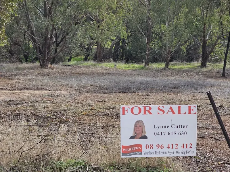 36 Knotts Rd York
4.97 Acres $398,000. Plus G.S.T.629957411427871123