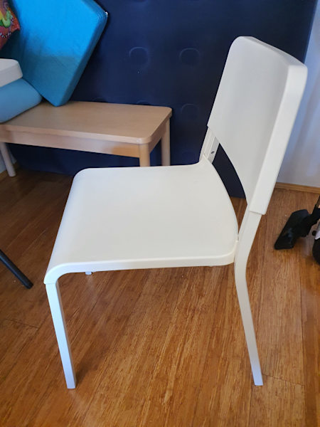Used IKEA white dinning chair63437625289218113