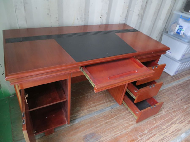 Executive desk with keyboard cupboard + drawers $200 or reasonable off628634087758111110