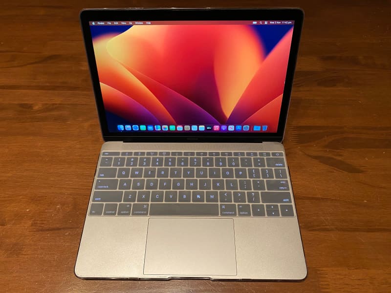 MacBook Ventura with MS Office Win 11: 8GB ram 500GB -NEW