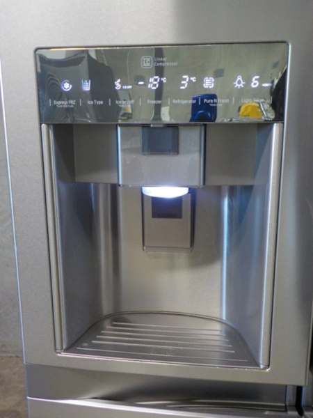 Item 2941 LG 661L Fridge/freezer  (Inc Delivery & Warranty)63016908100610111