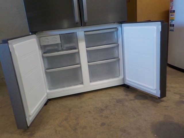 Item 2690 Westinghouse S/S 600L Fridge/Freezer63016909519490111