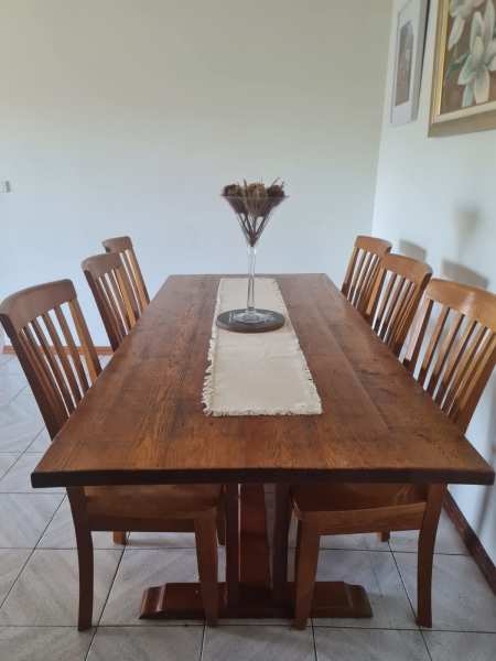 solid wood dining table gumtree