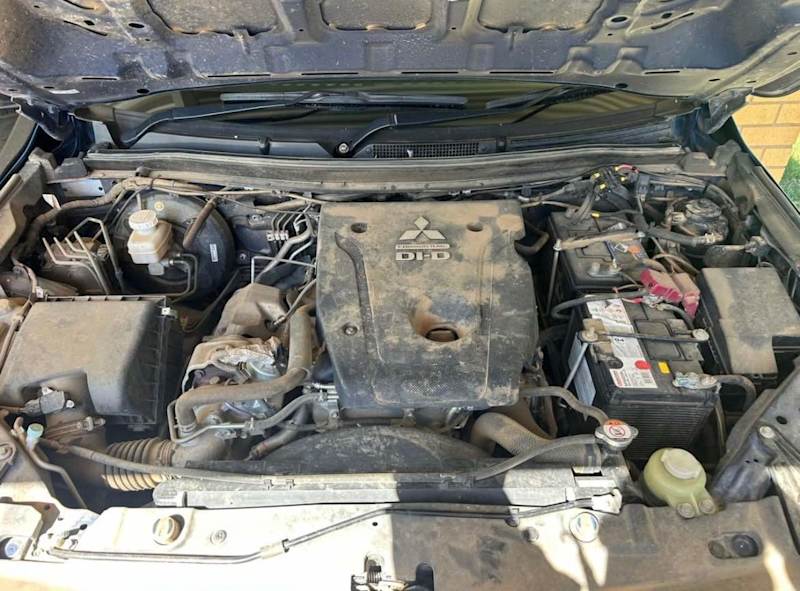 2020 Blue Mitsubishi Triton 62882766878978113